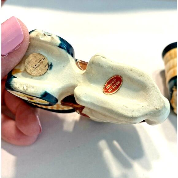 Salt & Pepper Shakers Set Bunny Rabbits Pushing Baskets Vintage Anthropomorphic - Picture 5 of 9